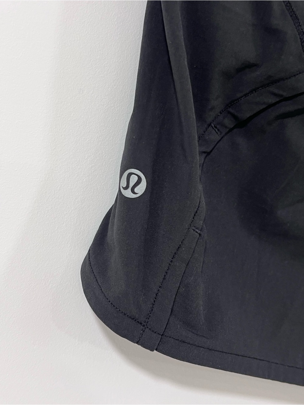 Lululemon Speed Up Shorts - Picture 3 of 4